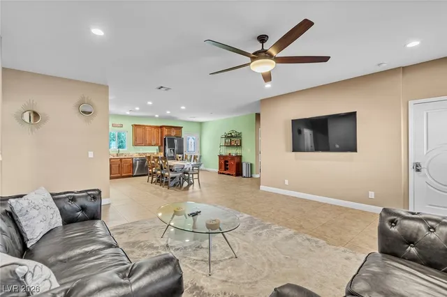 $3,500 | 4615 East St Louis Avenue, Las Vegas, NV 89104