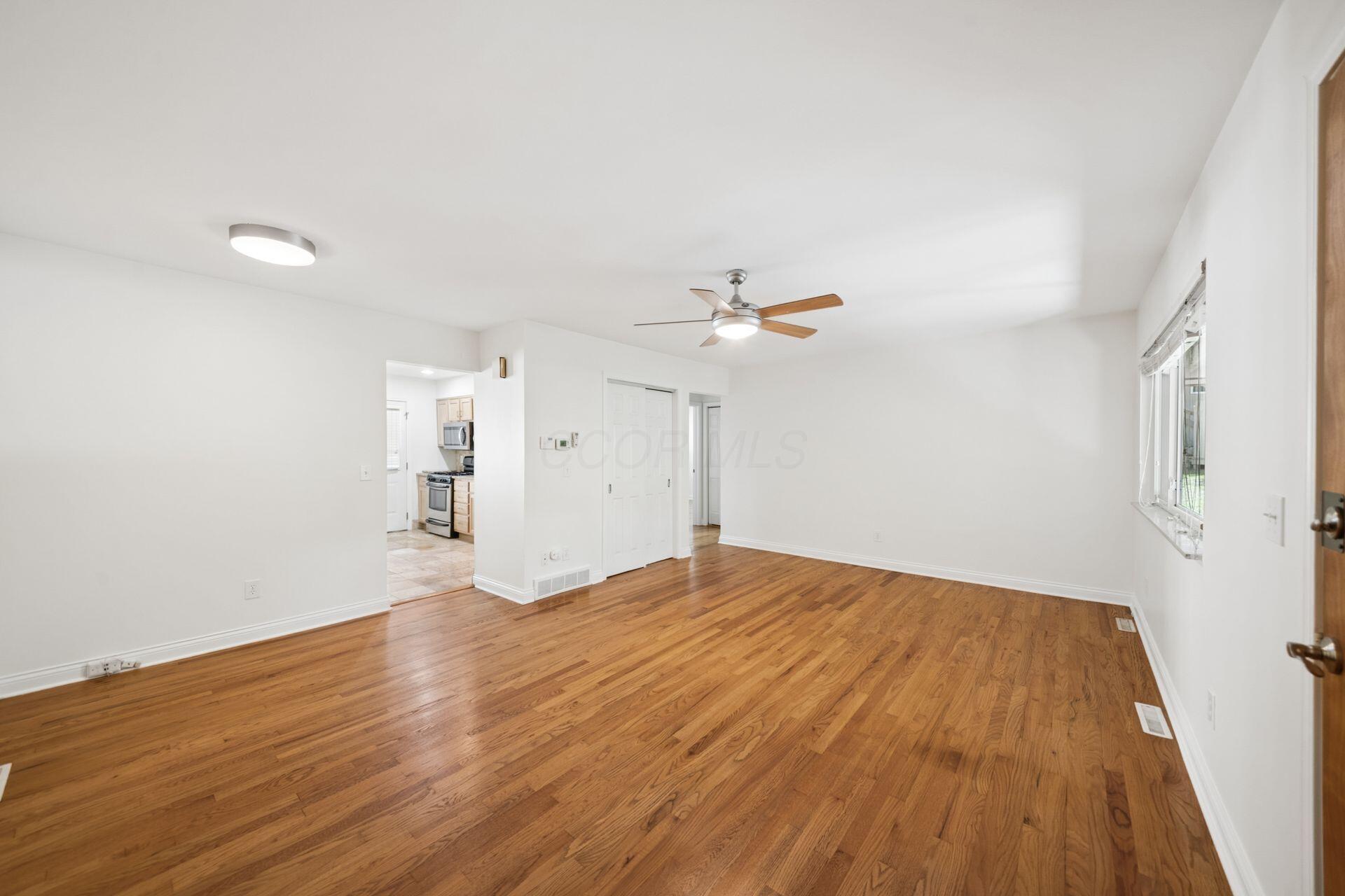 328 Fenway Road, Unit D Columbus, OH 43214 - Photo 13 of 35 spacious living area