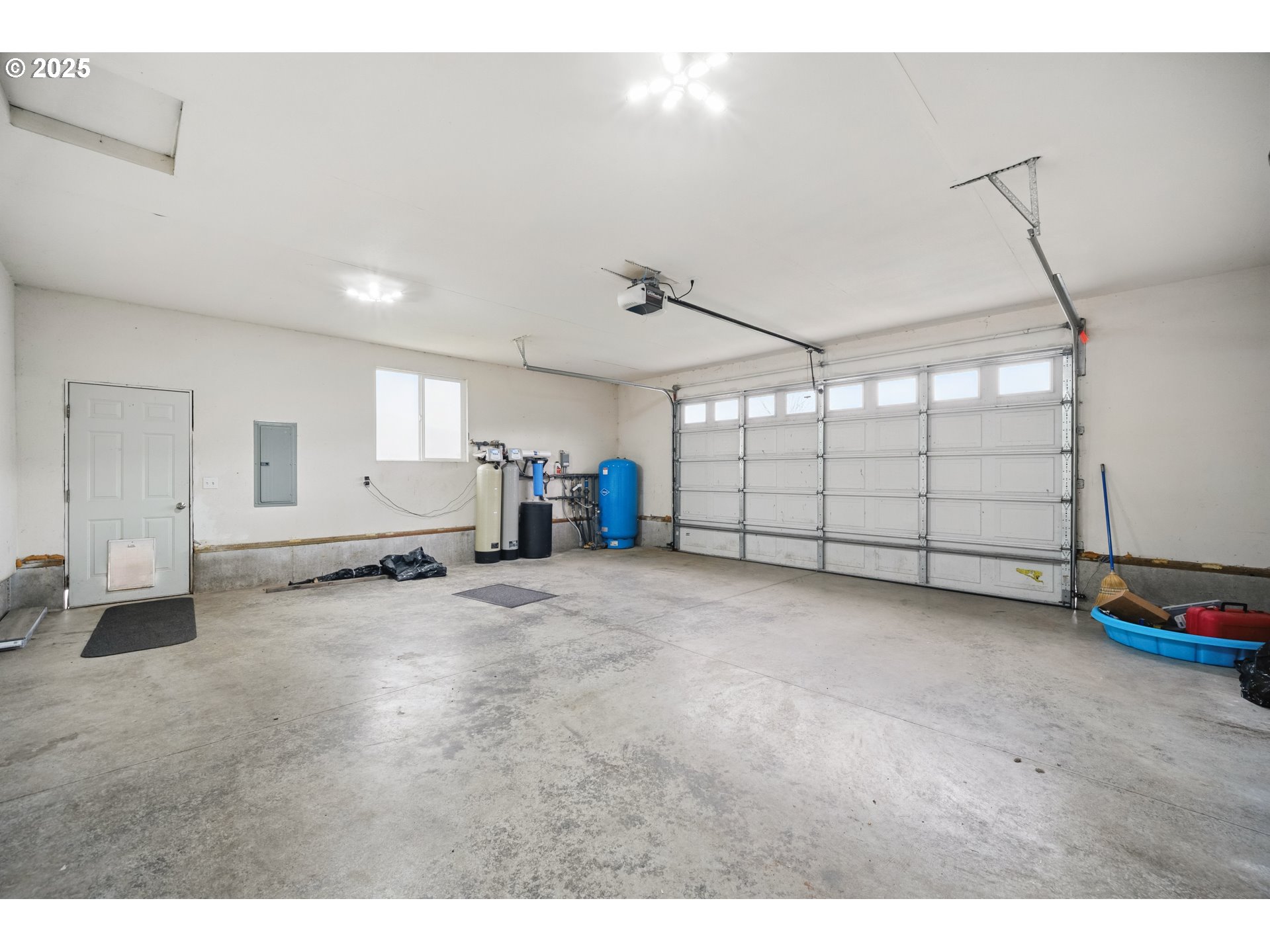 23 Elk Ridge Drive Cathlamet, WA 98612 - Photo 25 of 46 a view of a garage