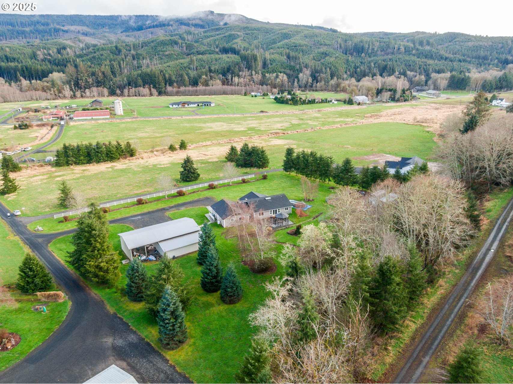 23 Elk Ridge Drive Cathlamet, WA 98612 - Photo 45 of 46 a view of a city with an ocean