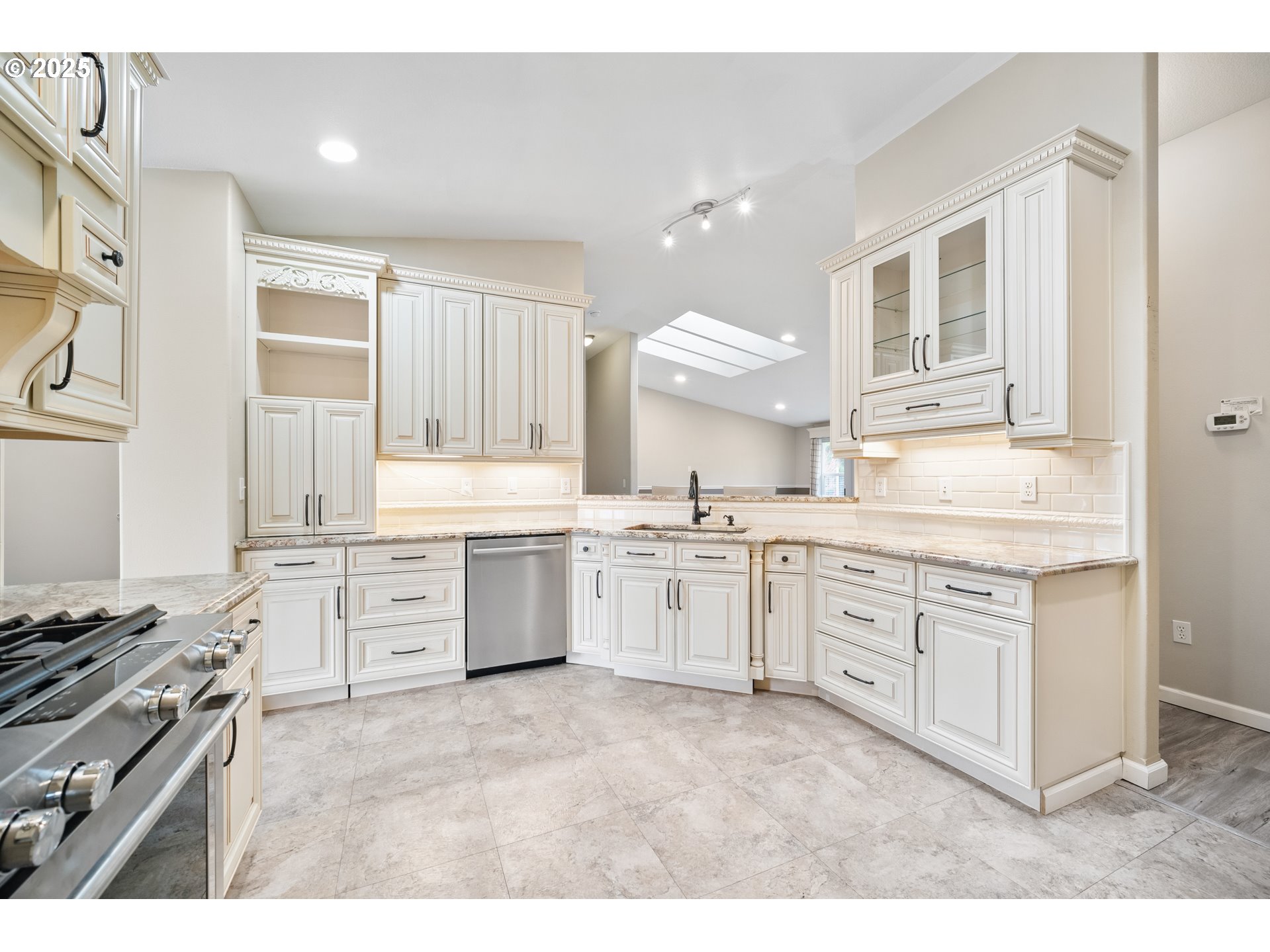 23 Elk Ridge Drive Cathlamet, WA 98612 - Photo 5 of 46 a kitchen with granite countertop white cabinets and white appliances