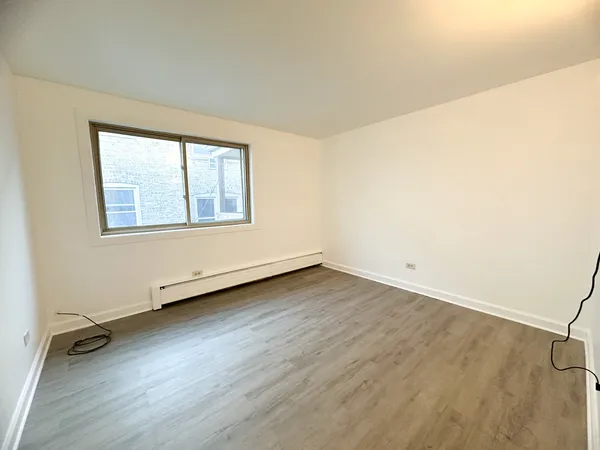 $1,850 | 7019 North Ridge Boulevard, Unit 3D, Chicago, IL 60645