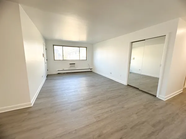 $1,850 | 7019 North Ridge Boulevard, Unit 3D, Chicago, IL 60645