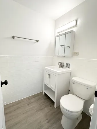 $1,850 | 7019 North Ridge Boulevard, Unit 3D, Chicago, IL 60645