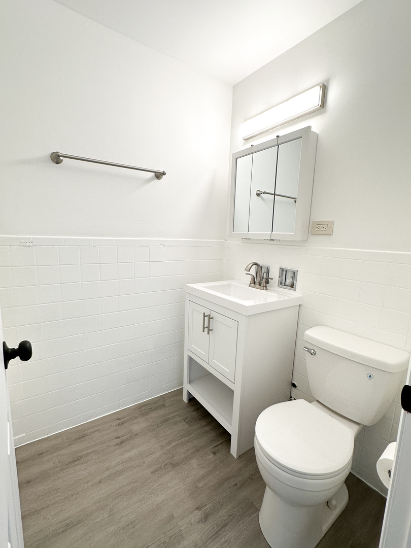 7019 North Ridge Boulevard, Unit 3D Chicago, IL 60645 - Photo 8 of 11