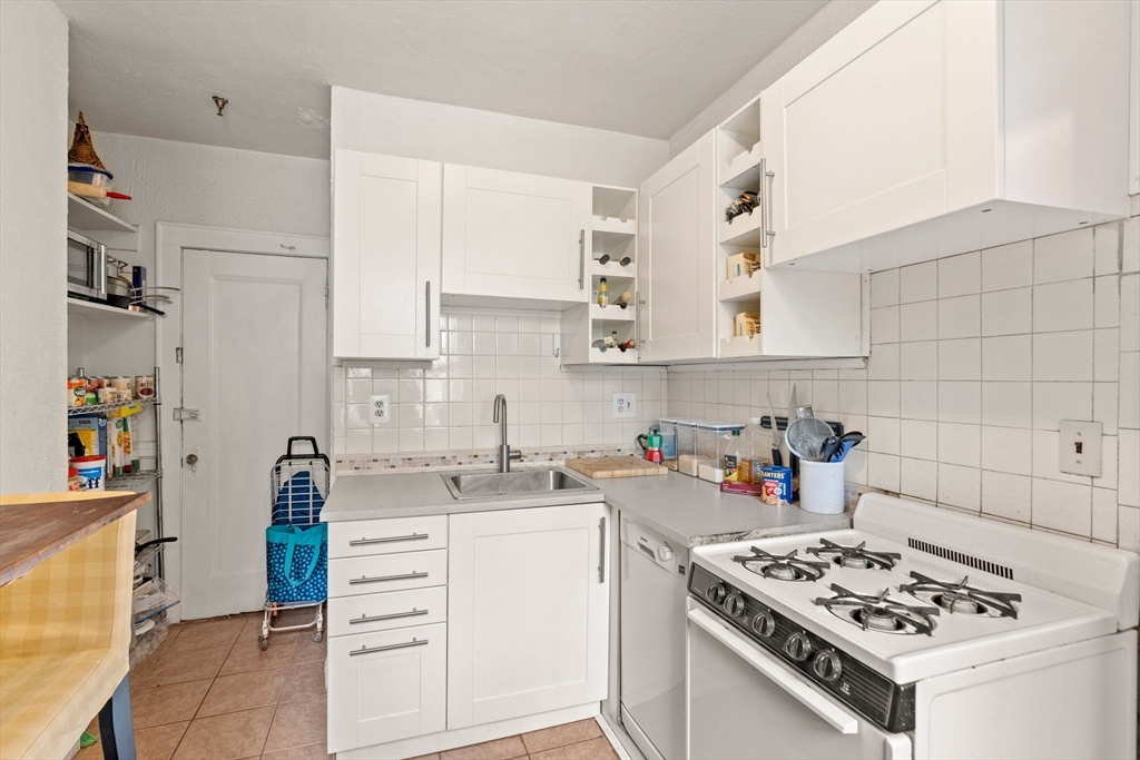 10 Jamaicaway, Unit 8 Boston, MA 02130 - Photo 15 of 35