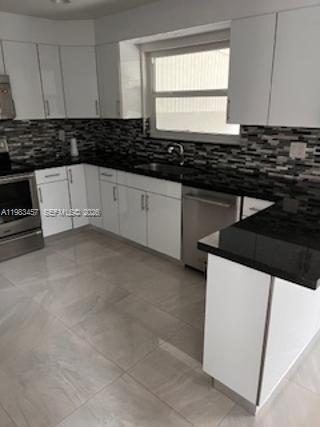 11712 Southwest 13th Street Miami, FL 33184 - Photo 12 of 46
