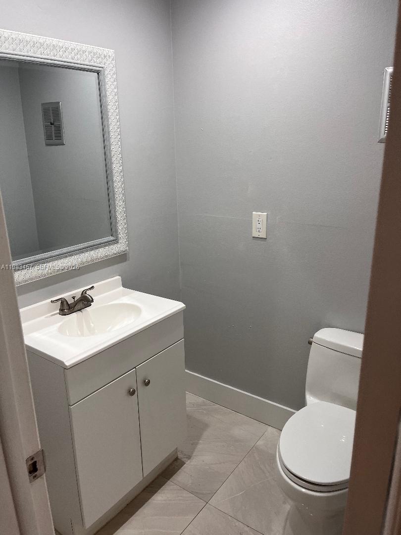 11712 Southwest 13th Street Miami, FL 33184 - Photo 19 of 46