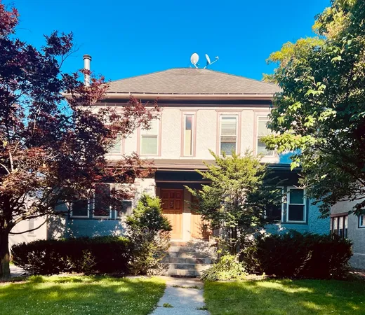 $3,200 | 151 Barrypoint Road, Unit A, Riverside, IL 60546