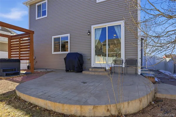 a picture of a bench in a white cabinet