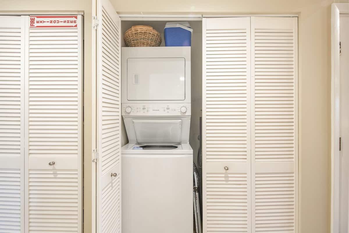 1495 Copa D Oro Marathon, FL 33050 - Photo 25 of 41 a utility room with a window