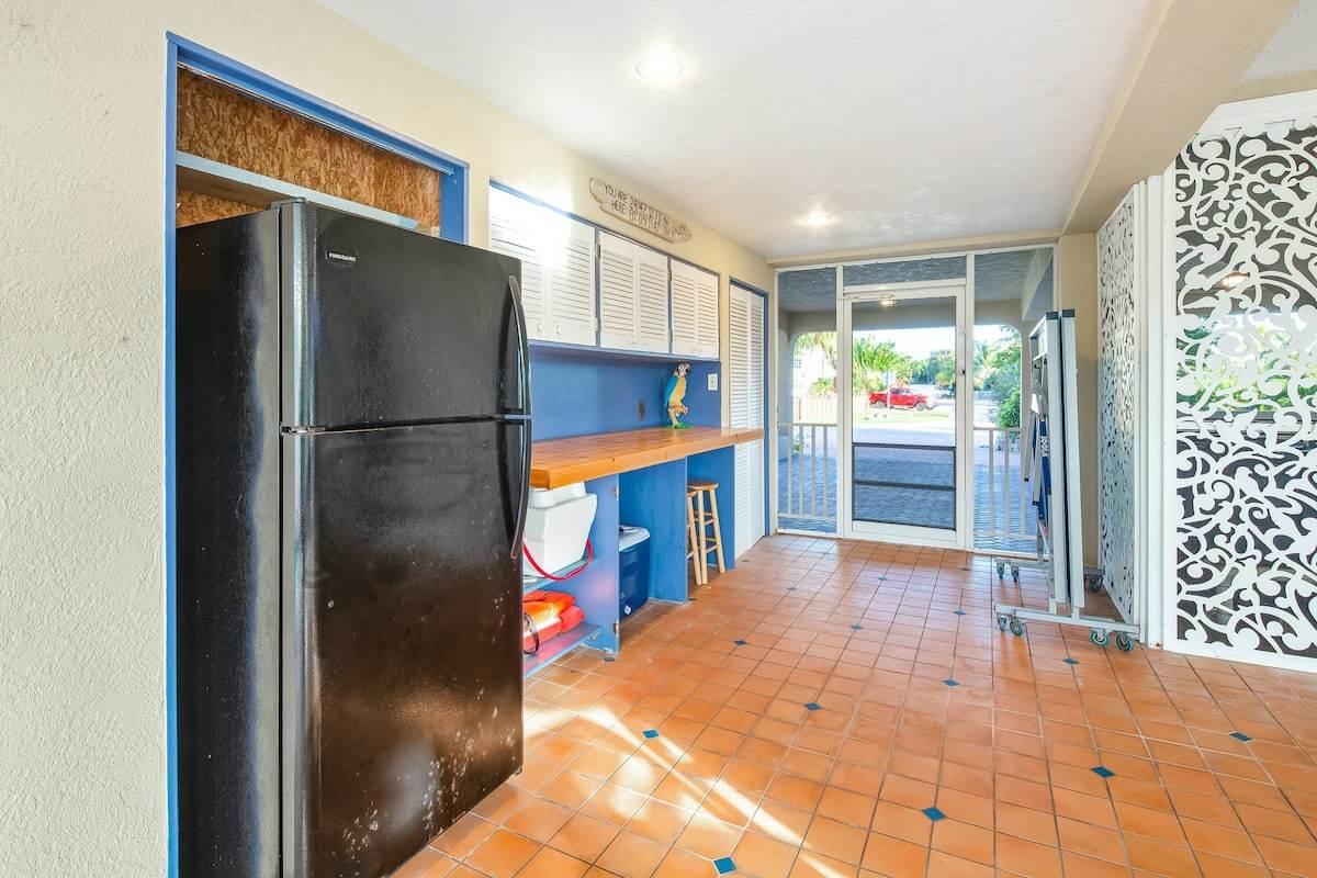 1495 Copa D Oro Marathon, FL 33050 - Photo 34 of 41 a kitchen with refrigerator and window