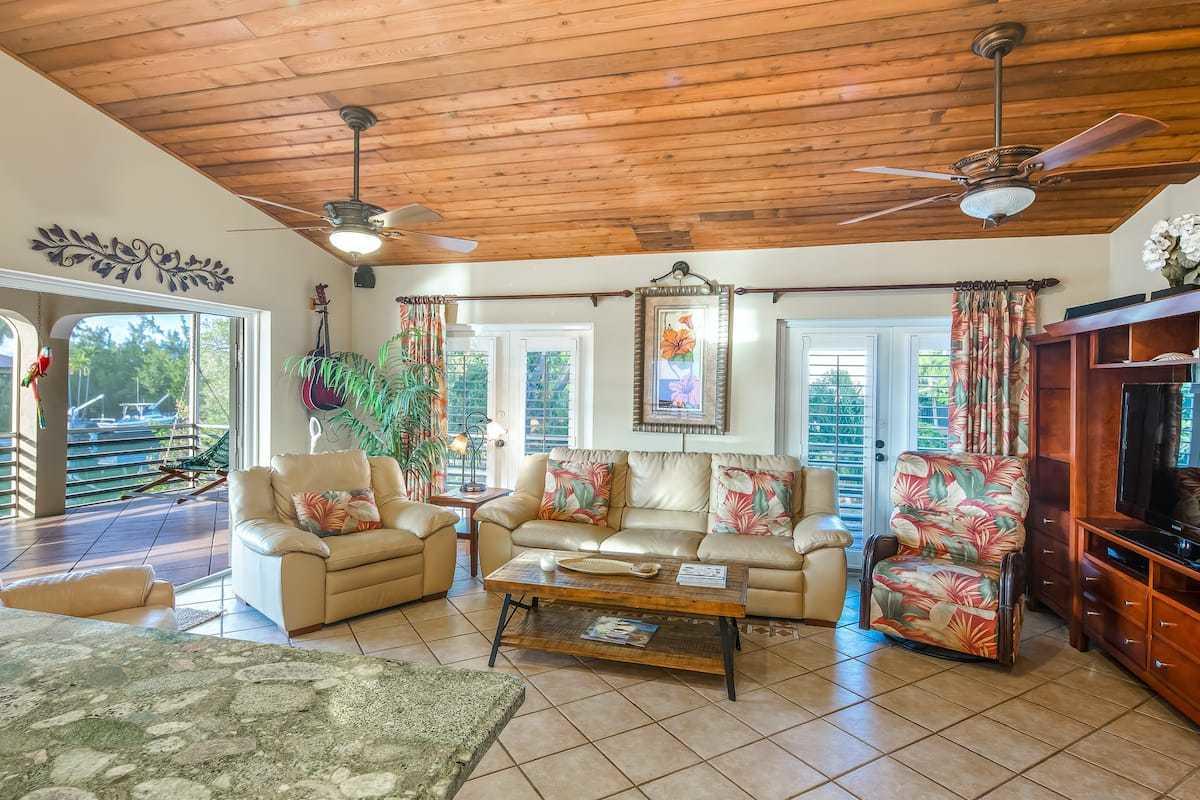 1495 Copa D Oro Marathon, FL 33050 - Photo 10 of 41 a living room with patio furniture and a flat screen tv