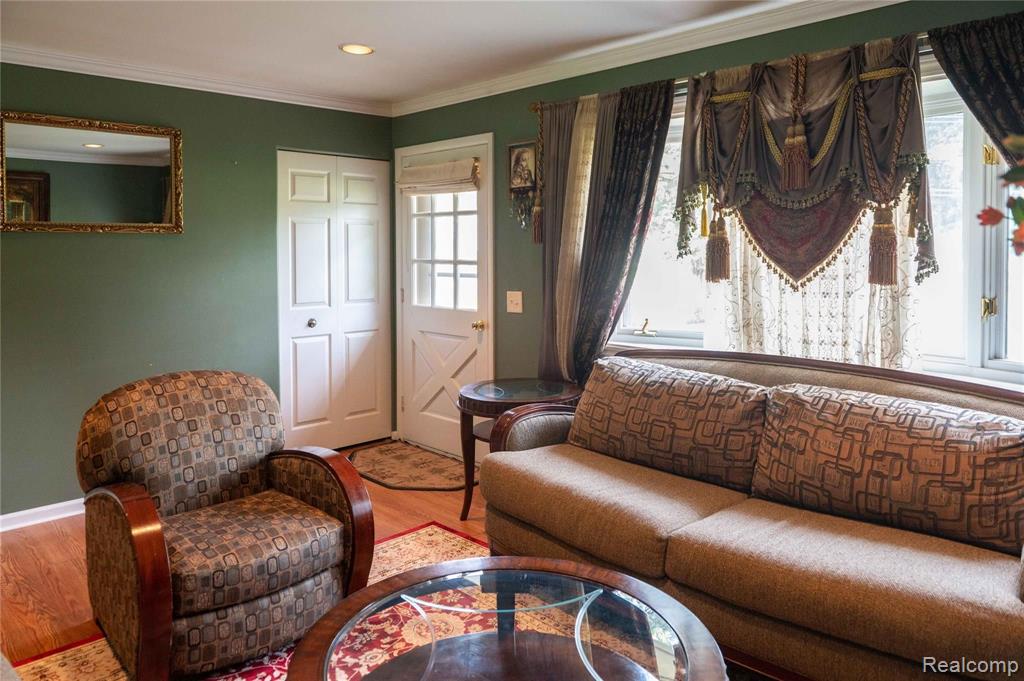 5379 Farm Road Waterford, MI 48327 - Photo 11 of 34