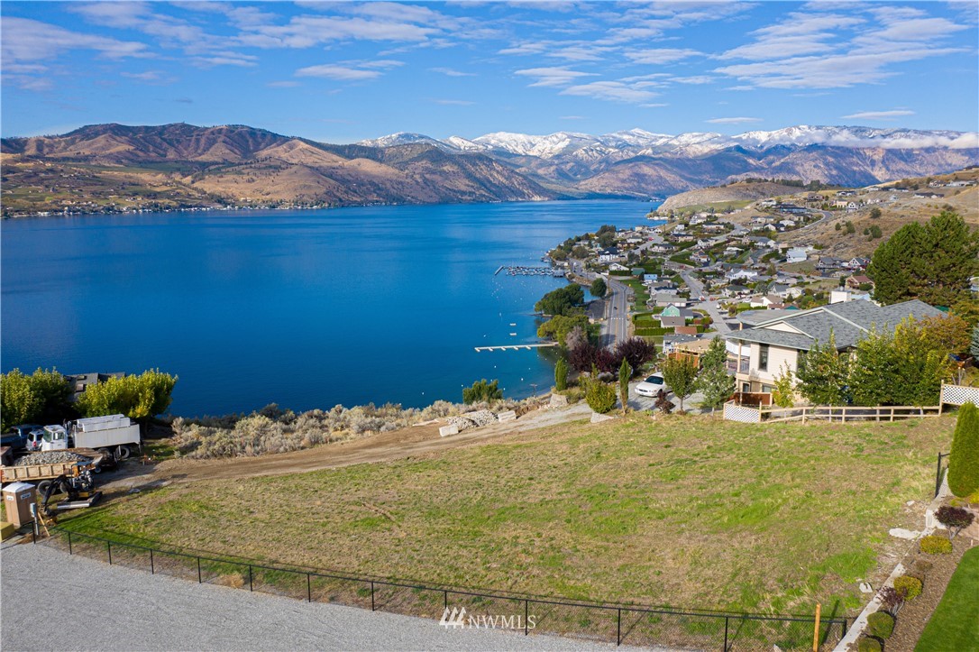 112 Riviera Place Chelan, WA 98816 - Photo 2 of 25 Gallery Image 2