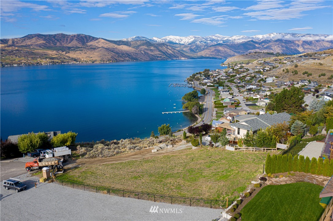 112 Riviera Place Chelan, WA 98816 - Photo 3 of 25 Gallery Image 3