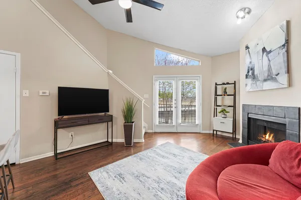 $110,000 | 10855 Meadowglen Lane, Unit 729, Houston, TX 77042