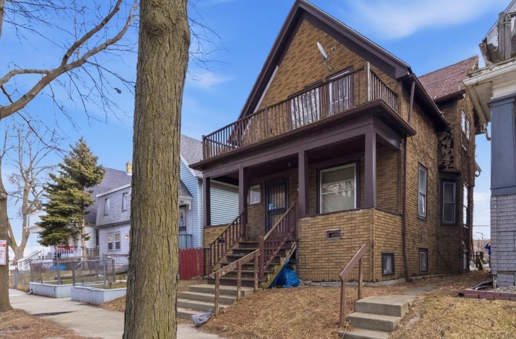 2466 North 33rd Street Milwaukee, WI 53210 - Photo 2 of 18 City Prop (25)