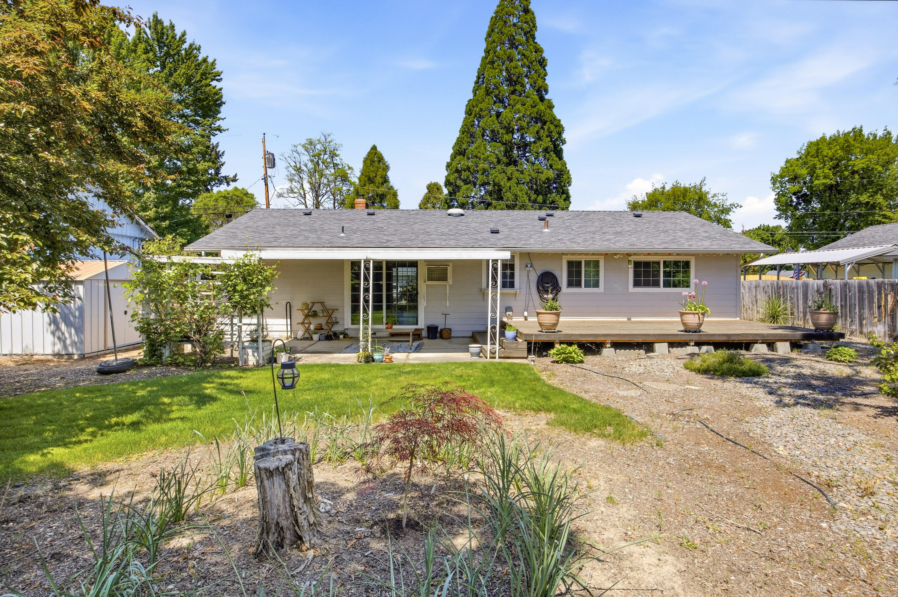 659 Herman Avenue Medford, OR 97501 - Photo 5 of 42 Nicely Landscaped