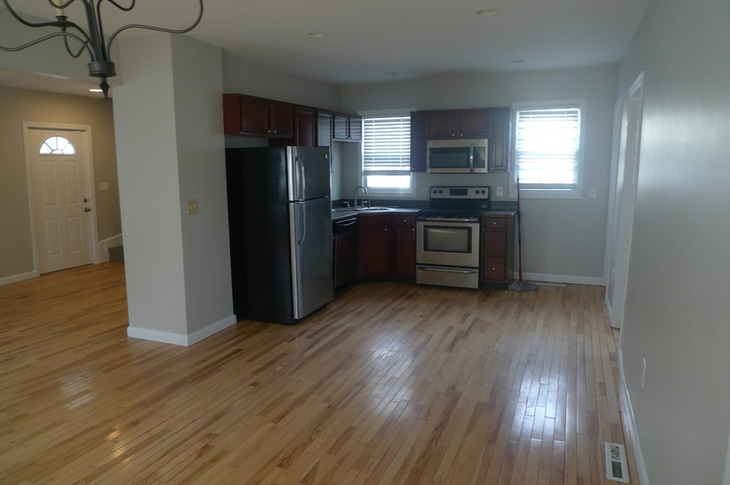 63 State St Terrace Springfield, MA 01109 - Photo 4 of 13 Gallery Image 4