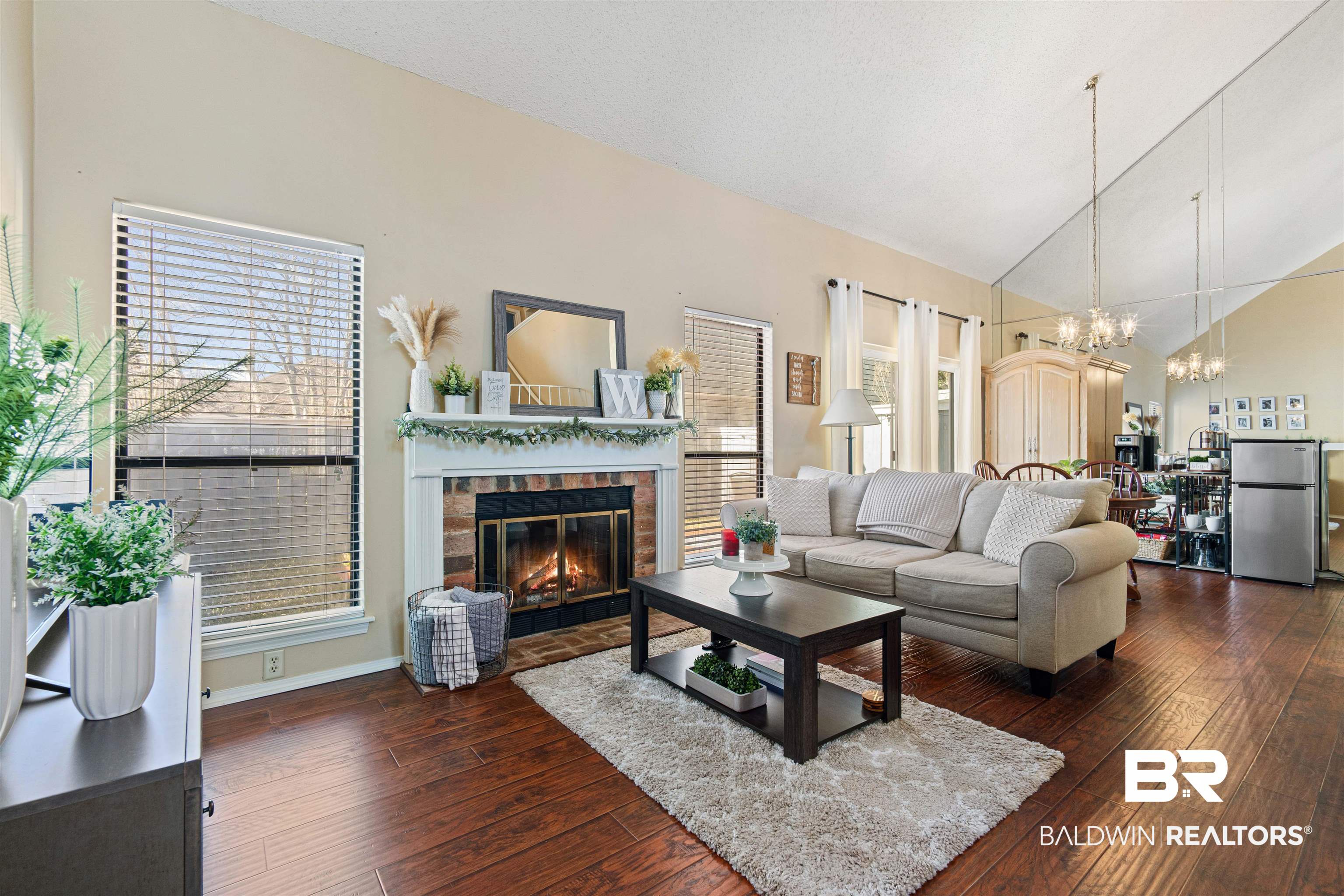 5900 Grelot Road, Unit 601 Mobile, AL 36609 - Photo 3 of 24 Living Area