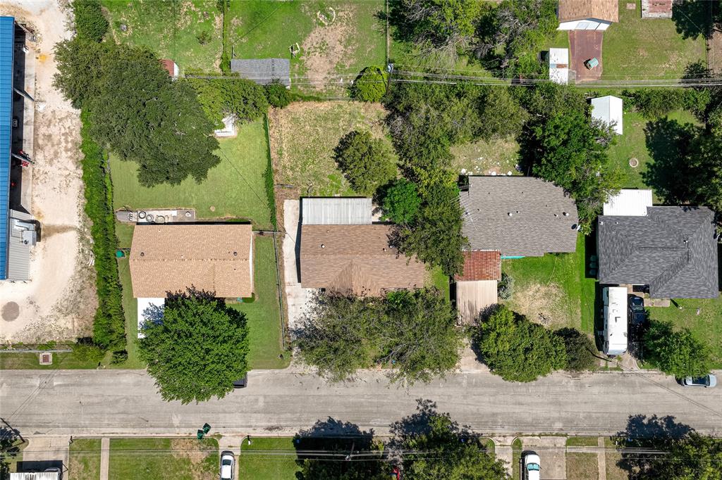 709 North Rita Street Lacy-Lakeview, TX 76705 - Photo 30 of 32 an aerial view of multiple houses with yard