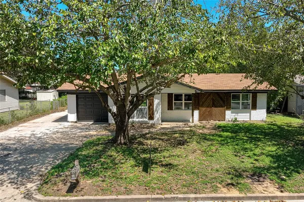 $199,900 | 709 North Rita Street, Lacy-Lakeview, TX 76705