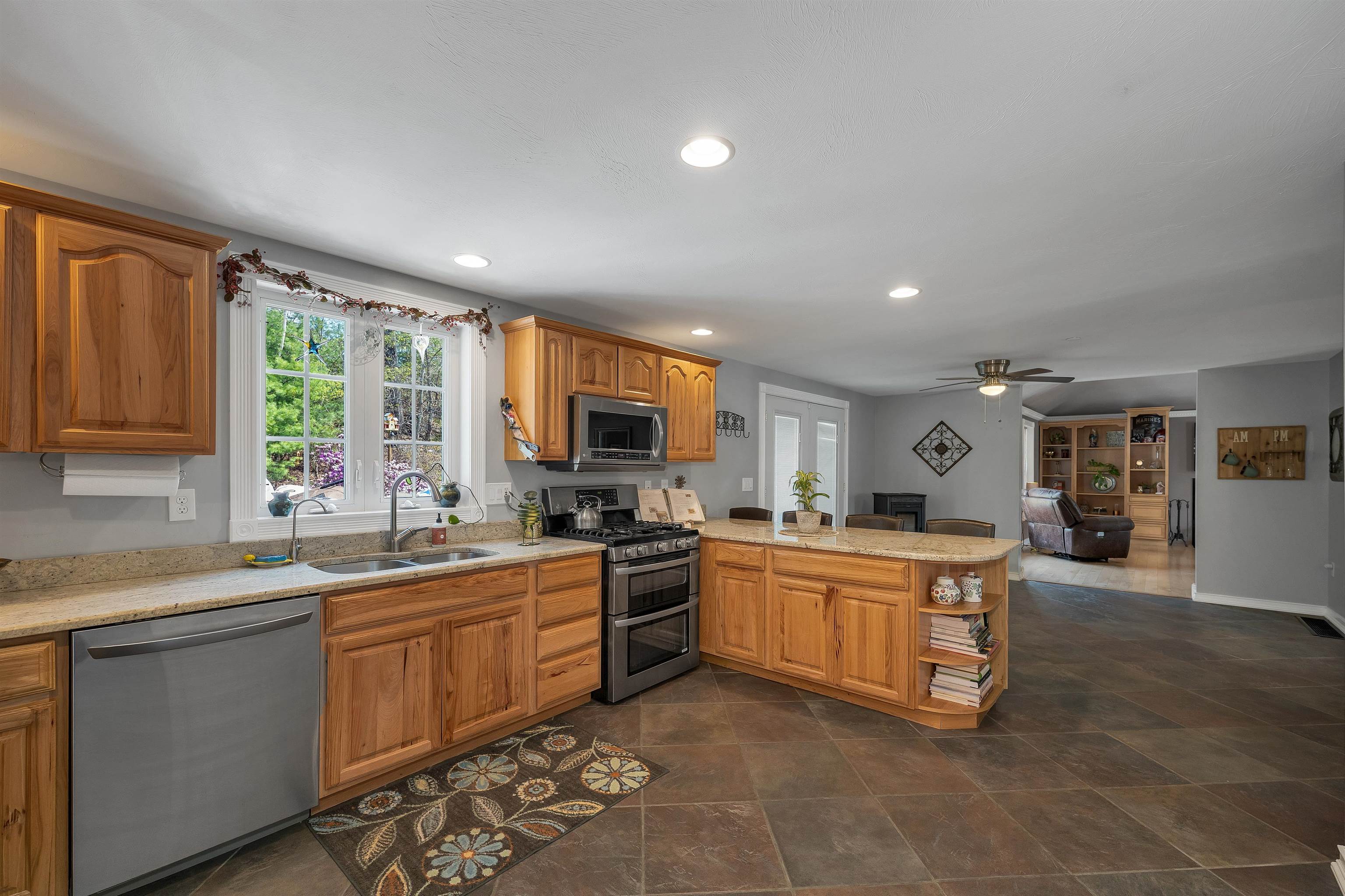 71 Auburn Road Hooksett, NH 03106 - Photo 15 of 59