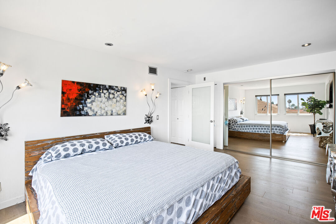 432 South Hamel Road, Unit 302 Los Angeles, CA 90048 - Photo 11 of 20 a bedroom with a bed and a couch