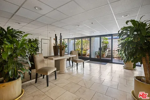 $850,000 | 432 South Hamel Road, Unit 302, Los Angeles, CA 90048