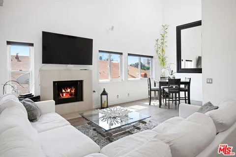 $850,000 | 432 South Hamel Road, Unit 302, Los Angeles, CA 90048