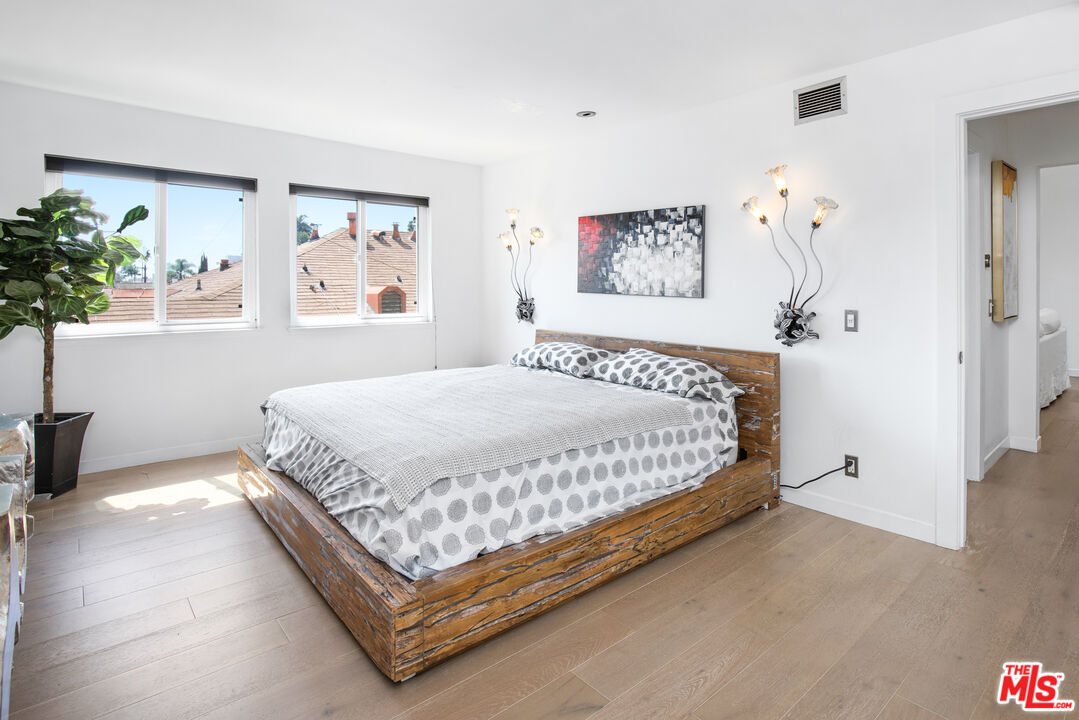 432 South Hamel Road, Unit 302 Los Angeles, CA 90048 - Photo 10 of 20 a bed sitting in a spacious bedroom next to a window