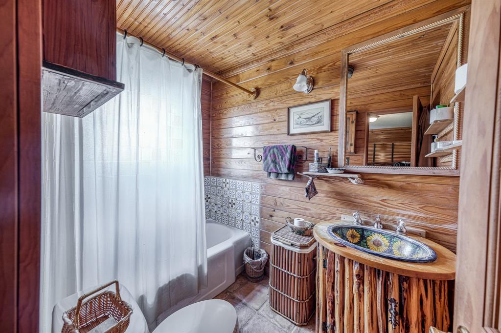 8601 Star Hollow Road Lipan, TX 76462 - Photo 16 of 40