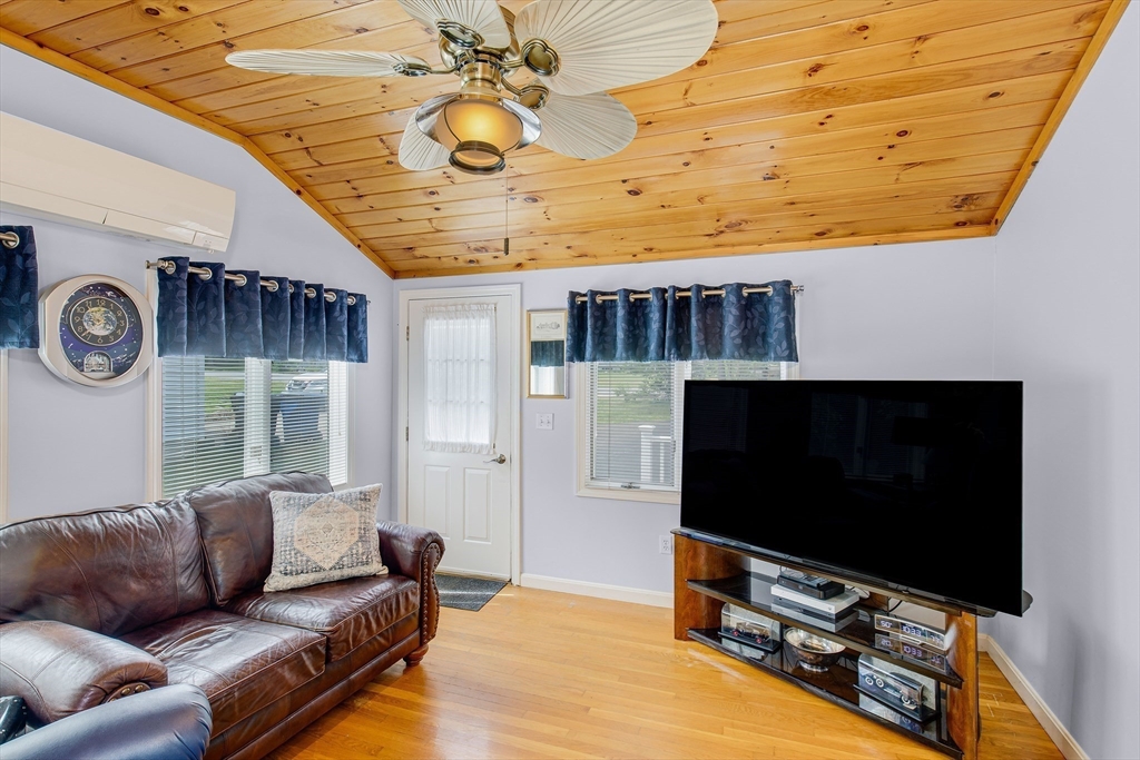 33 Farnham Road Rowley, MA 01969 - Photo 7 of 36