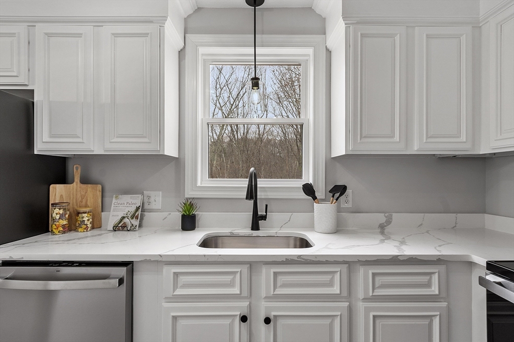 368 Keys Road Warren, MA 01585 - Photo 3 of 25