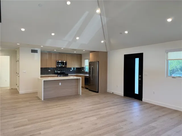 $4,195 | 5972 Jamieson Avenue, Encino, CA 91316