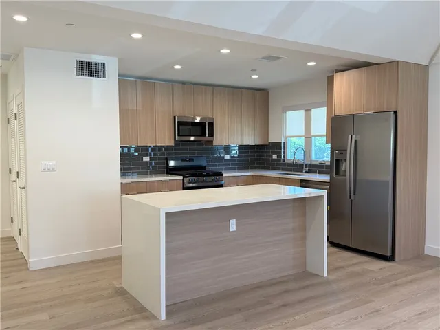 $4,195 | 5972 Jamieson Avenue, Encino, CA 91316