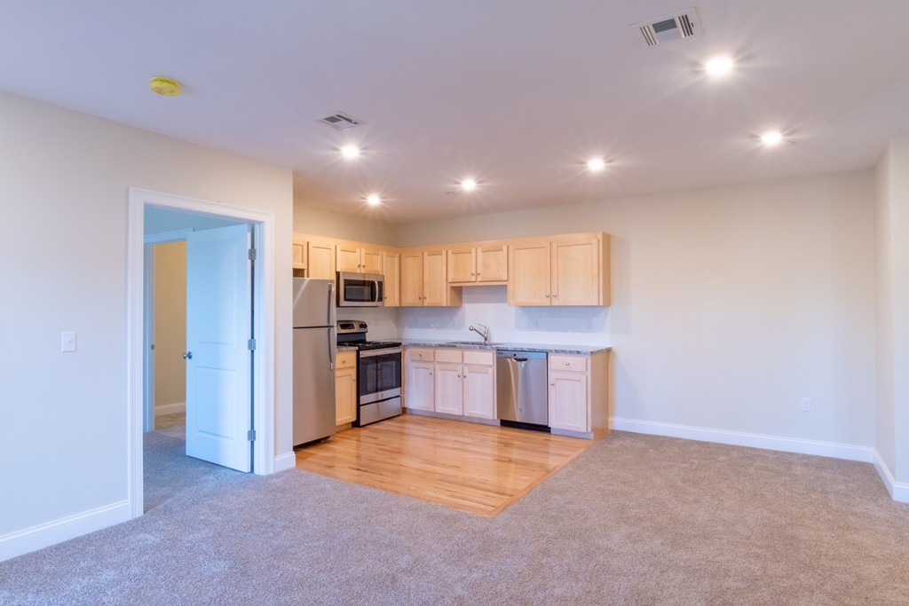 80 North Meadows Road, Unit 102 Medfield, MA 02052 - Photo 4 of 9 Gallery Image 4
