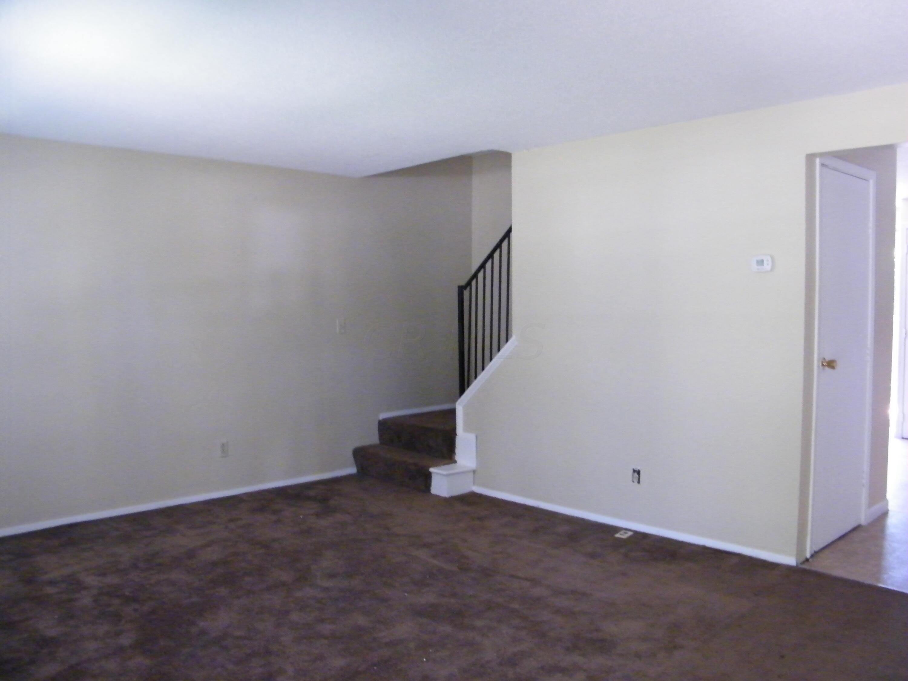 2223 Noe Bixby Road Columbus, OH 43232 - Photo 3 of 12