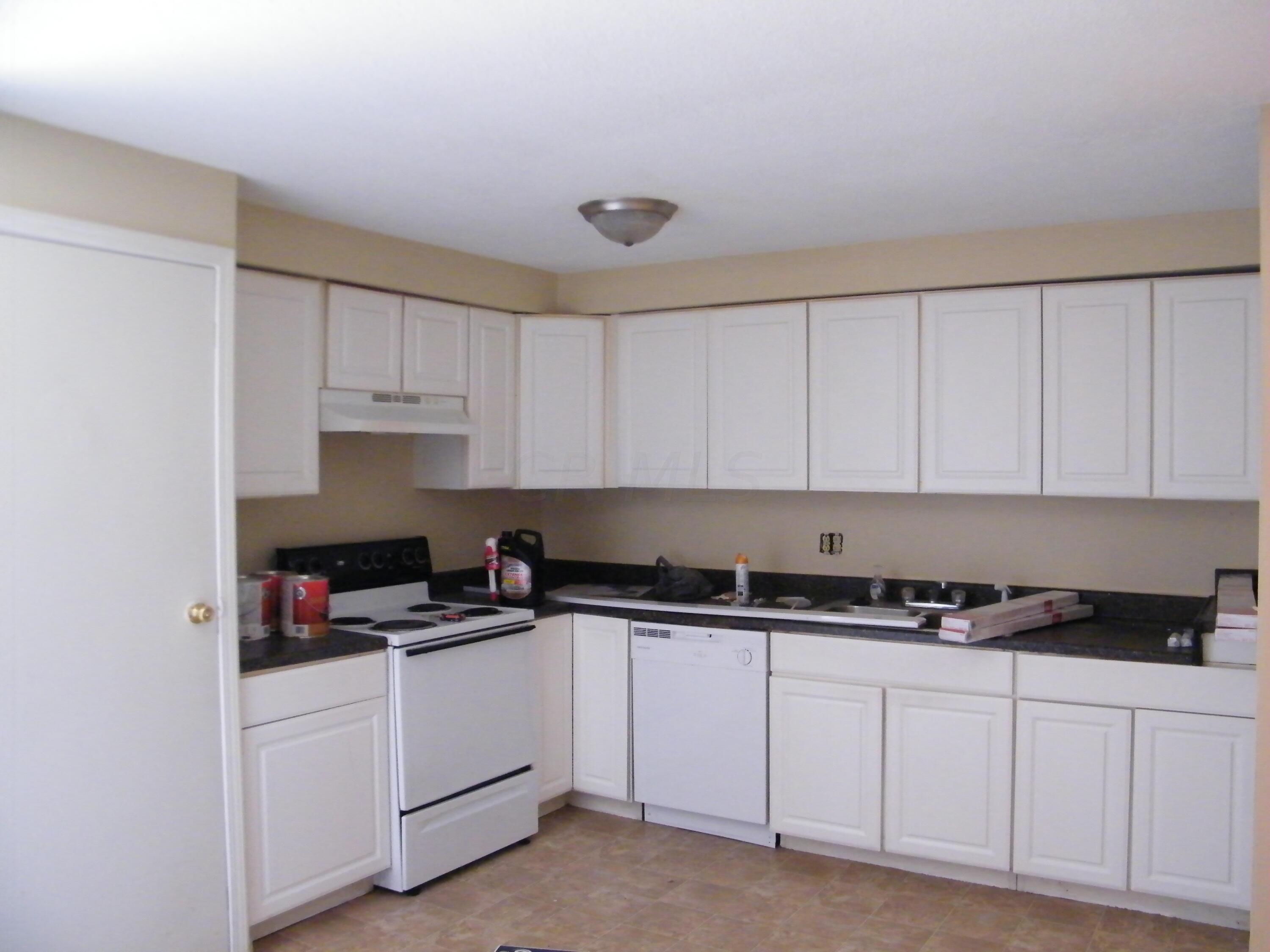 2223 Noe Bixby Road Columbus, OH 43232 - Photo 4 of 12