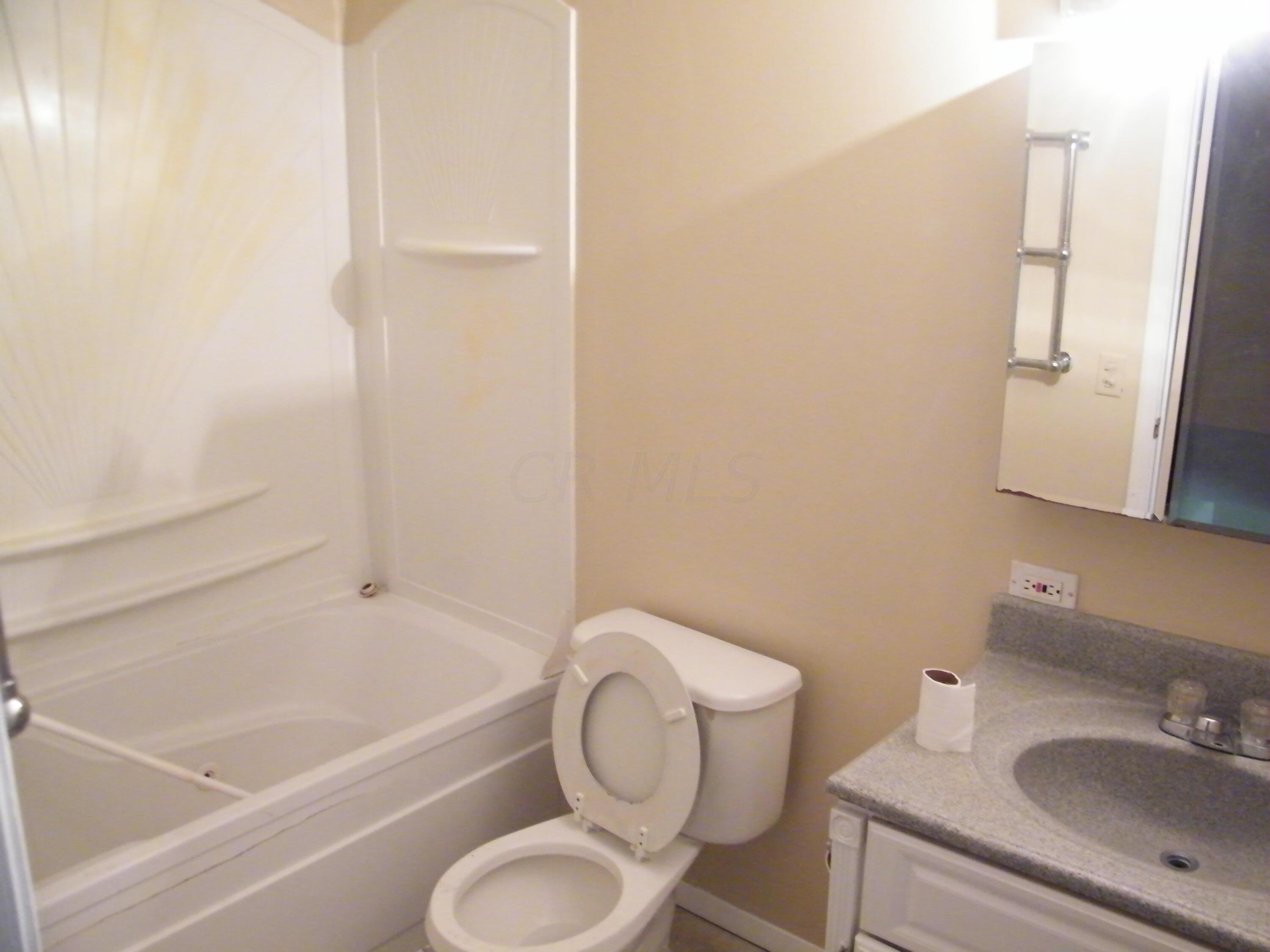 2223 Noe Bixby Road Columbus, OH 43232 - Photo 6 of 12