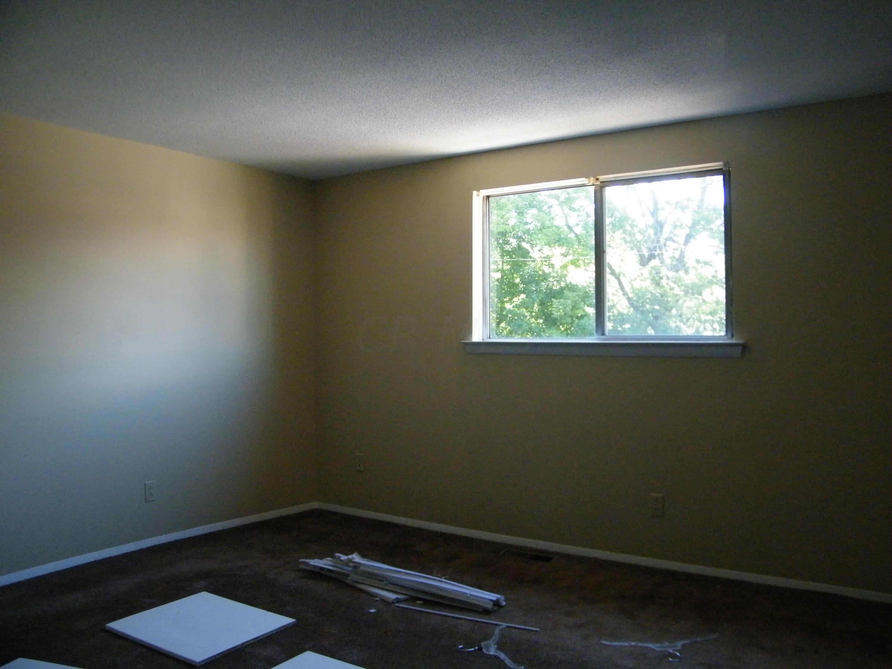 2223 Noe Bixby Road Columbus, OH 43232 - Photo 8 of 12