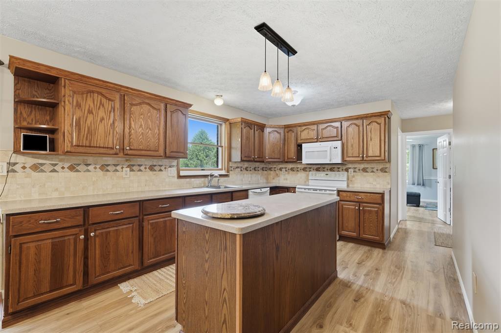 3843 Hooker Road Pinckney, MI 48169 - Photo 7 of 36