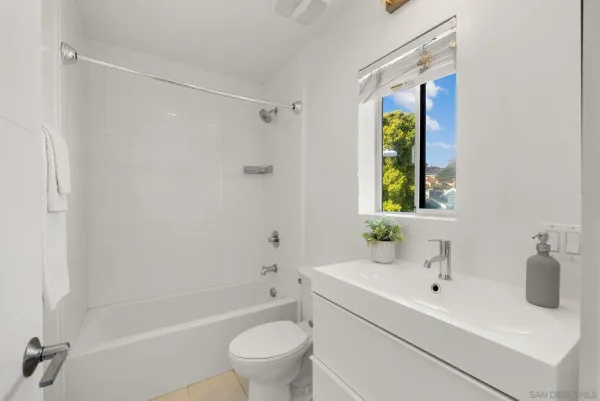 $4,995 | 2189 Catalina Boulevard, San Diego, CA 92107