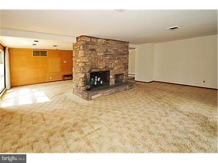 1057 Kingsley Road Rydal, PA 19046 - Photo 3 of 25 Living Room