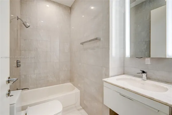 $37,500 | 18501 Collins Avenue, Unit 5001, Sunny Isles Beach, FL 33160