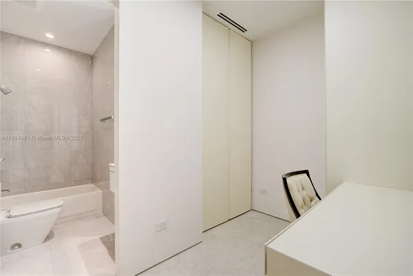 $37,500 | 18501 Collins Avenue, Unit 5001, Sunny Isles Beach, FL 33160