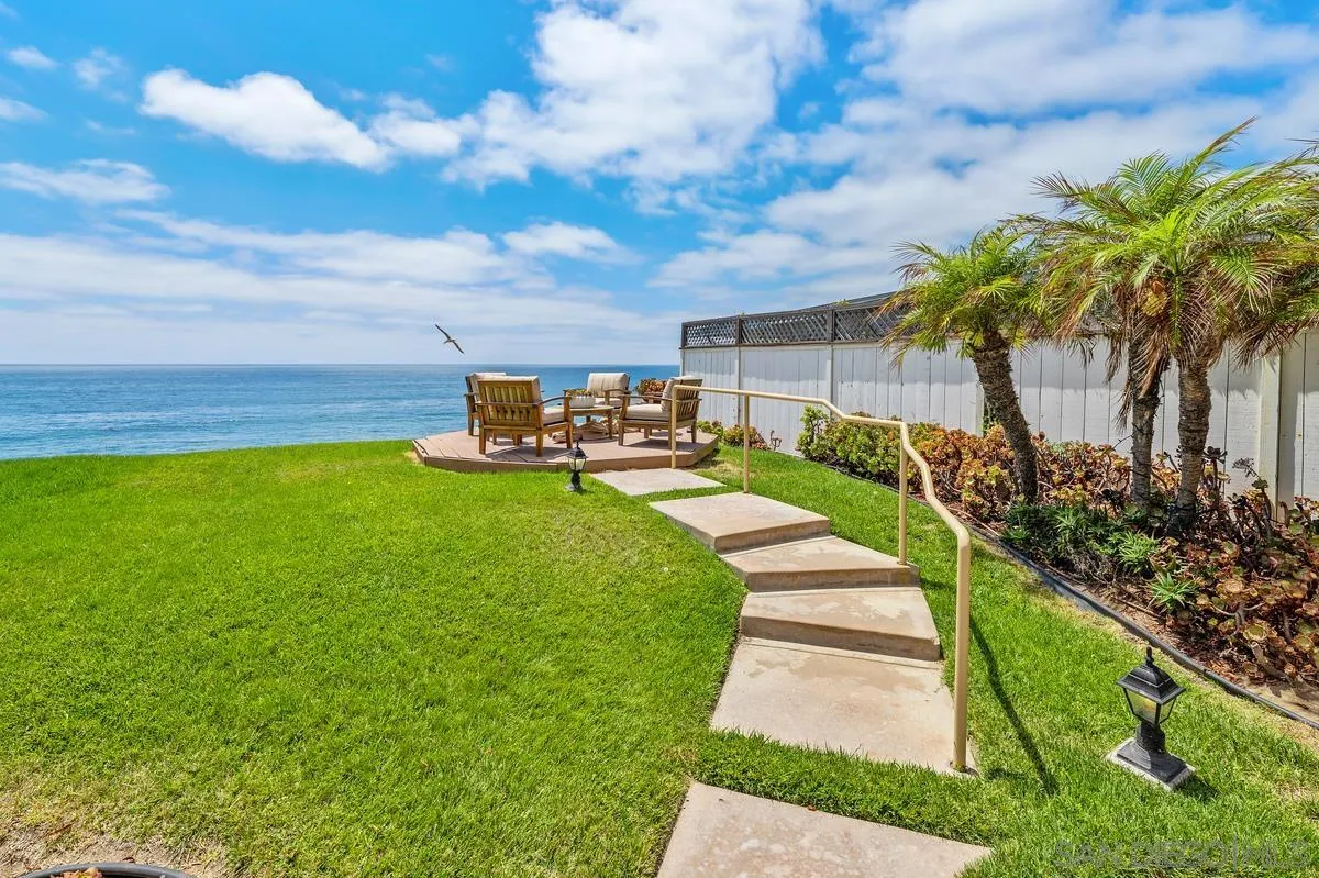 538 4th Street Encinitas, CA 92024 - Photo 3 of 31