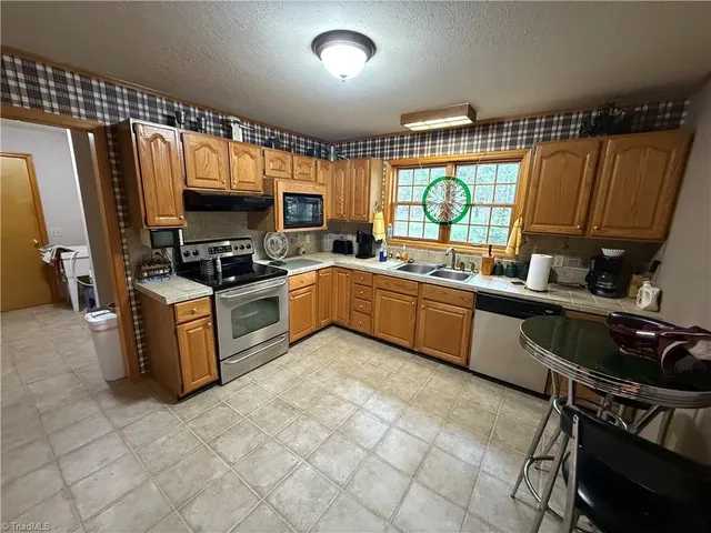 $449,900 | 746 Cascade Trail, Fancy Gap, VA 24328