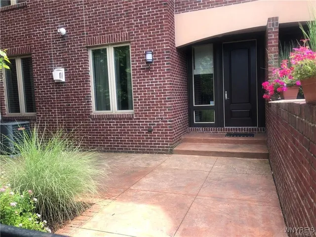 $4,700 | 11 Ojibwa Circle, Buffalo, NY 14202